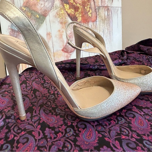 Gold leather slingback pumps. - Picture 5 of 6
